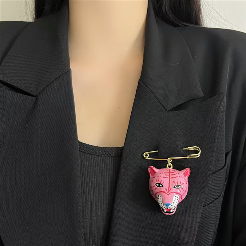 Women'S Formal Wear Accessories - Elegancka emaliowana broszka w kształcie tygrysa