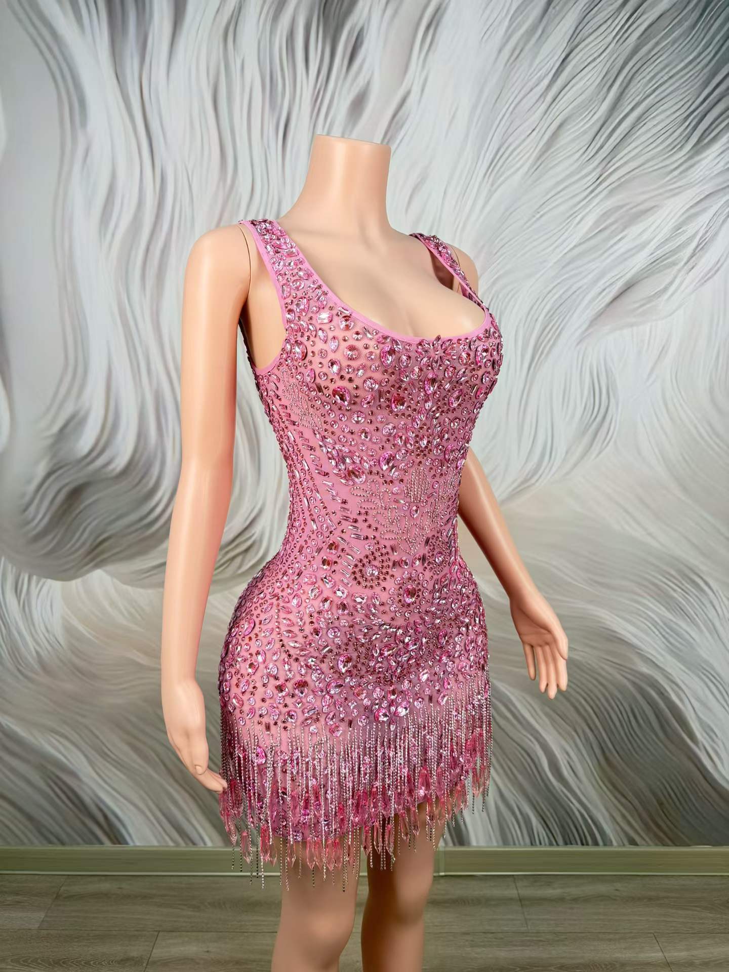 Luksusowa błyszcząca różowa su – Women Formal Wear Photoshoot recenzja i cena